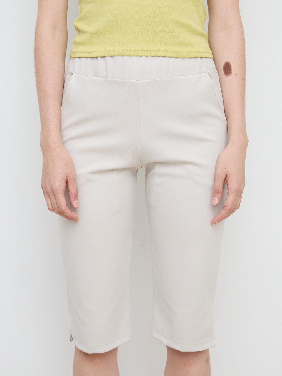 【NEW】Capri Pants