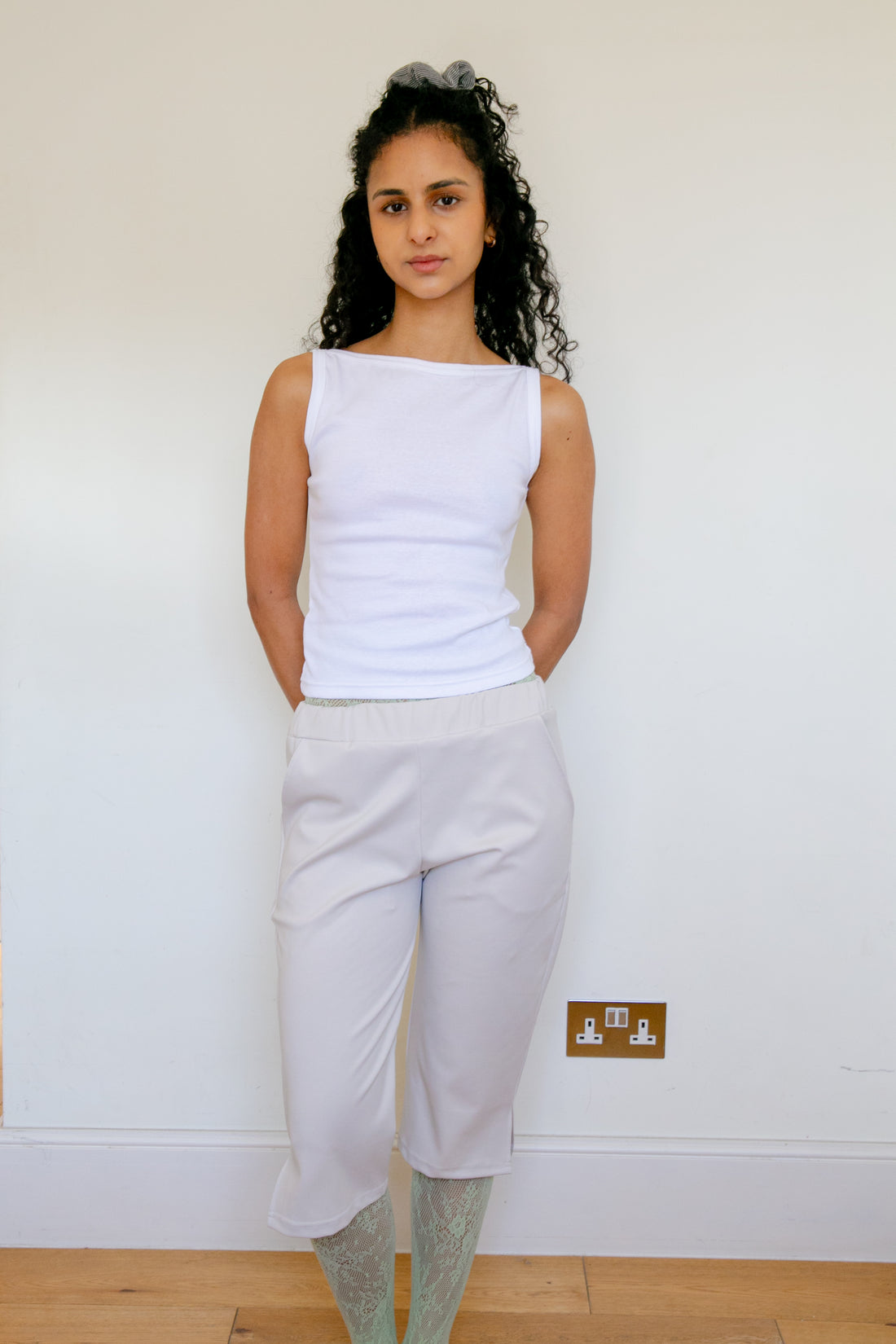 【NEW】Capri Pants