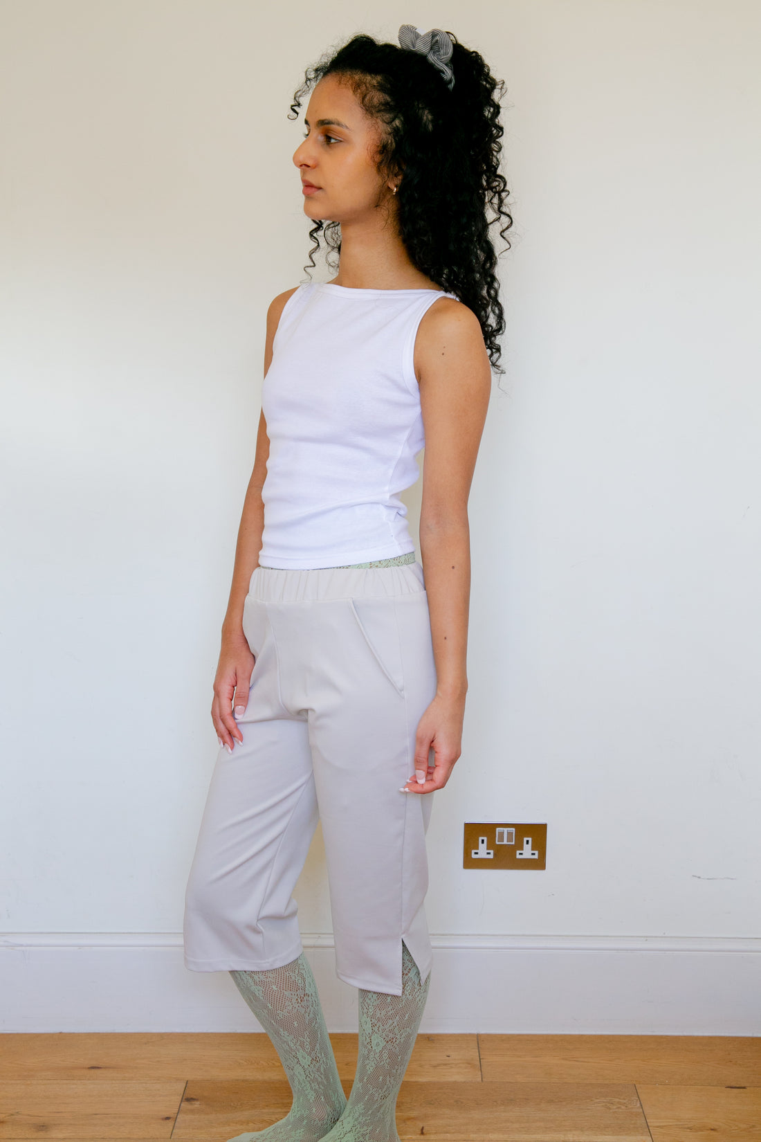 【NEW】Capri Pants