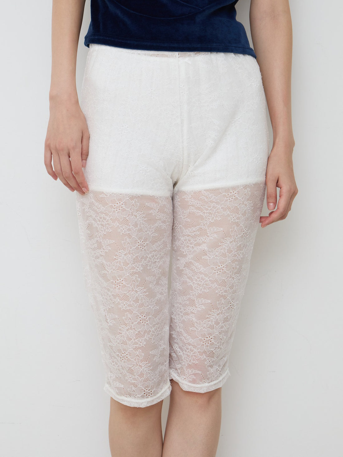 【NEW】Lace Capri Leggings