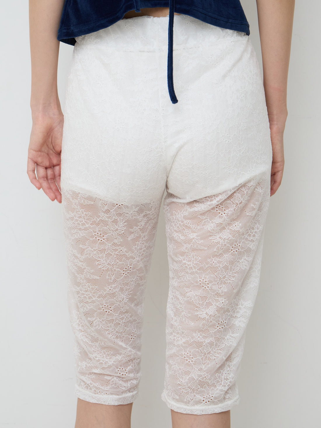【NEW】Lace Capri Leggings